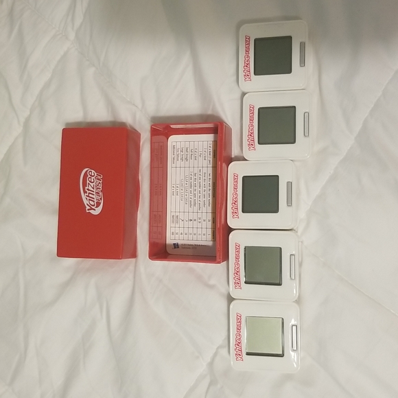 Yahtzee Flash handheld game - Picture 3 of 3